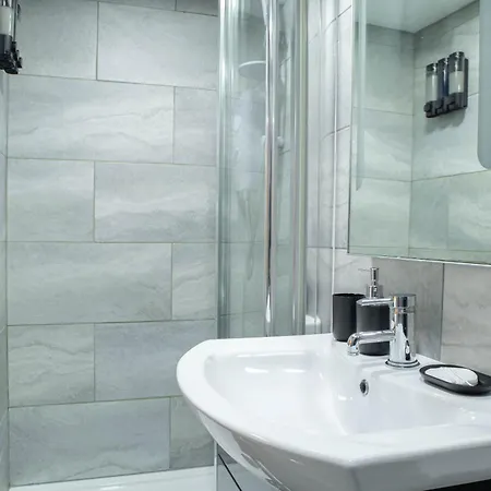 Centre With Self Check-in Washer Dryer Netflix & Wifi