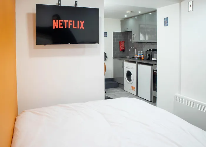 Centre With Self Check-in Washer Dryer Netflix & Wifi * Bradford (West Yorkshire)