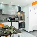 Modern Centre Fully Equipped Washer Dryer Netflix Wifi 24 7 Check-in * Bradford (West Yorkshire)