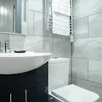 Apartment Modern Centre Fully Equipped Washer Dryer Netflix Wifi 24 7 Check-in Bradford (West Yorkshire)