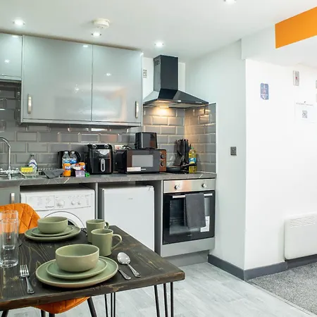 Studio Near Broadway Ideal For Couple Stays * Bradford (West Yorkshire)