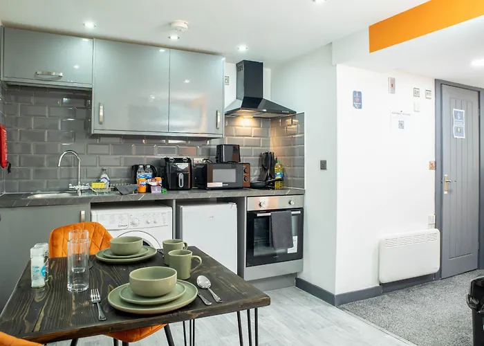 Centre With Self Check-in Washer Dryer Netflix & Wifi * Bradford (West Yorkshire)